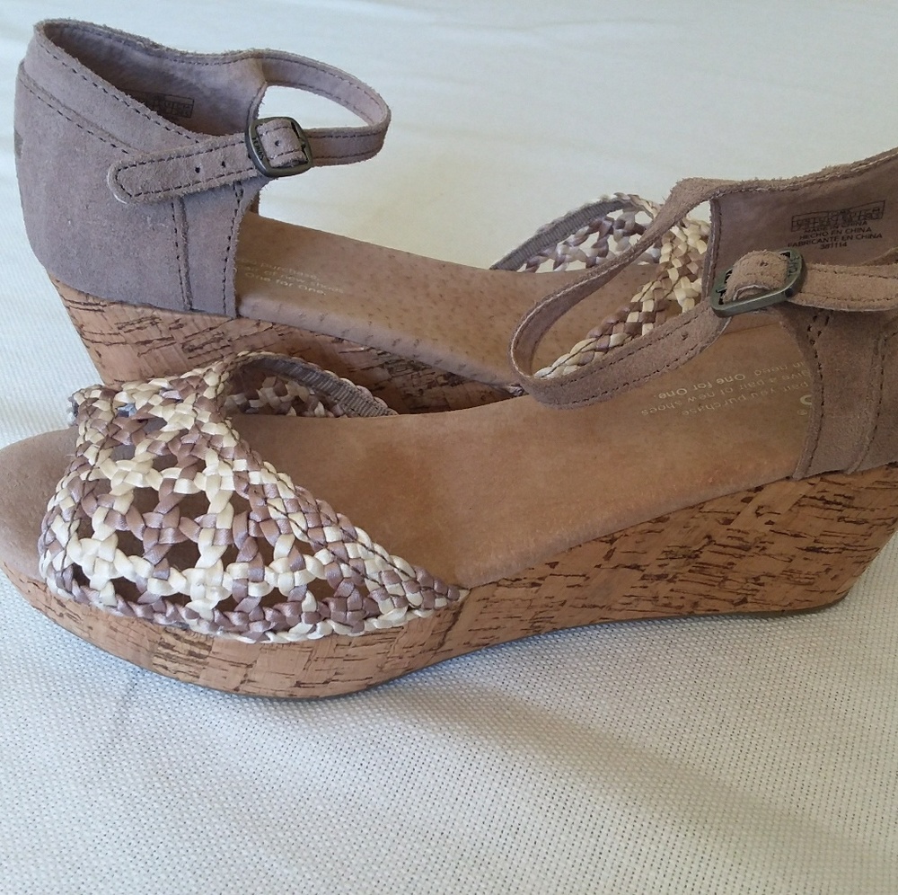 TOMS wedges size 7.5